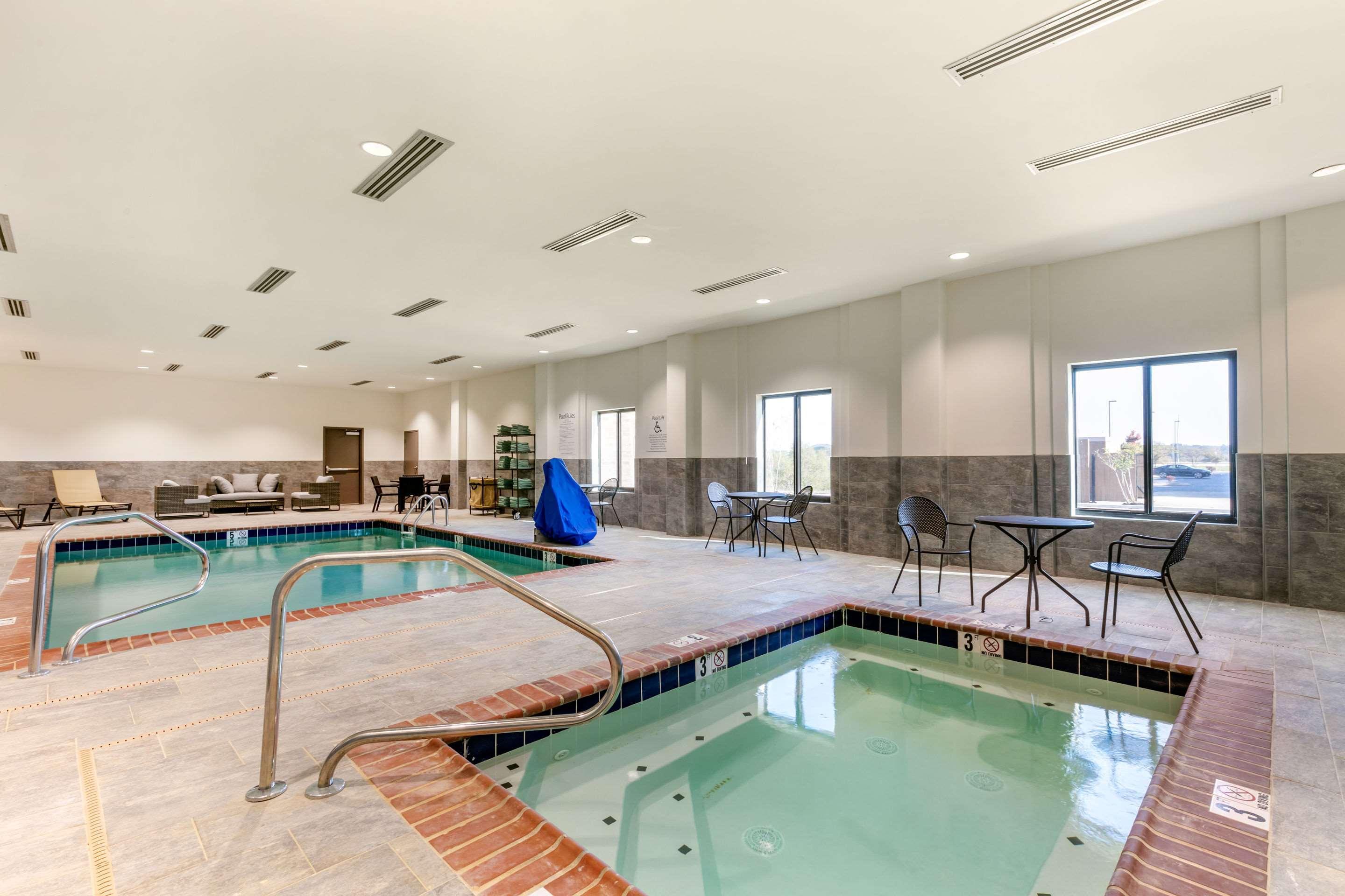 Comfort Suites North Tupelo Exterior photo