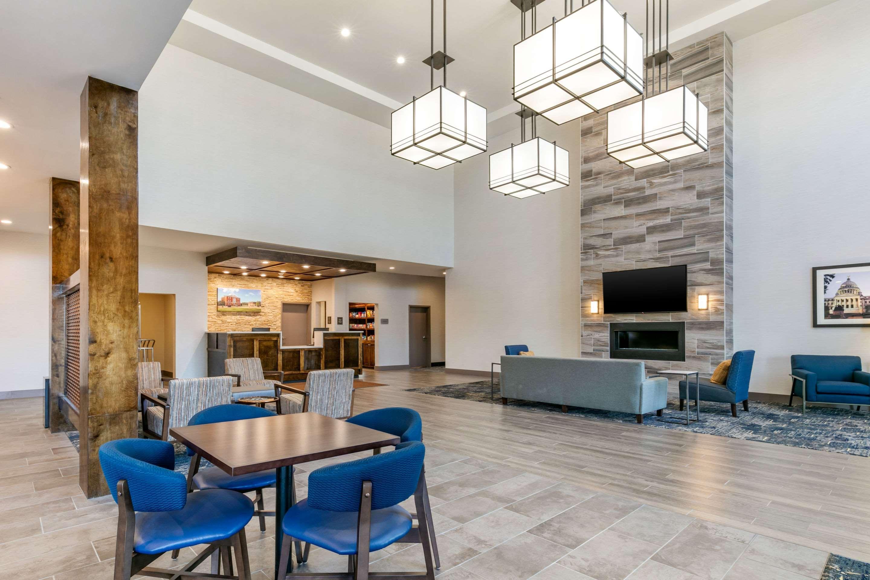 Comfort Suites North Tupelo Exterior photo